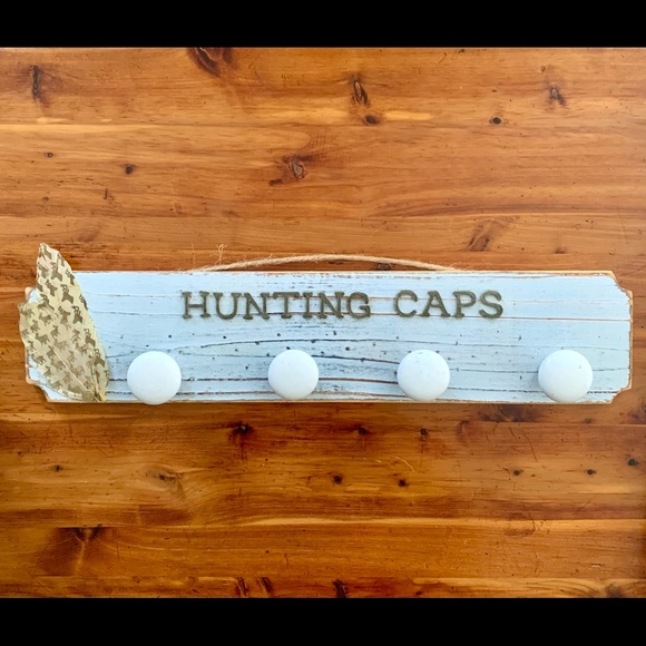 Hunting Cap Hanging Rack - Picture 1 of 4